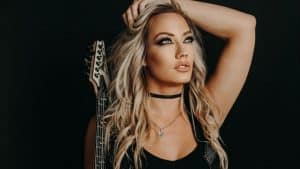 “Vendrá al mundo rodeado de amor”: Nita Strauss anuncia que será madre por primera vez