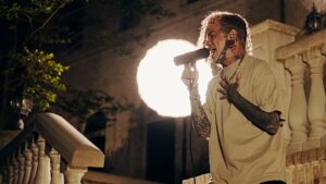 Will Ramos (Lorna Shore) ofrece una conmovedora interpretación vocal en una sola toma de Glenwood